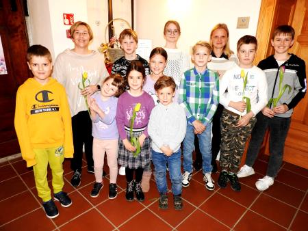 Lep kulturni program so pripravili mladi Dramske skupine Pod Stražo Poženik Kulturnega društva Davorin Jenko Cerklje_Program pa sta povezovali Irena Košnjek in Vesna Pavec